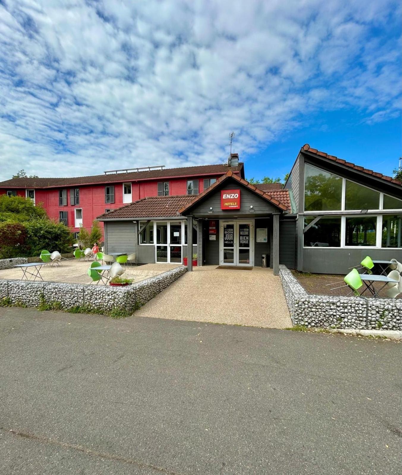 Enzo Hotels Trappes By Kyriad Direct Eksteriør billede
