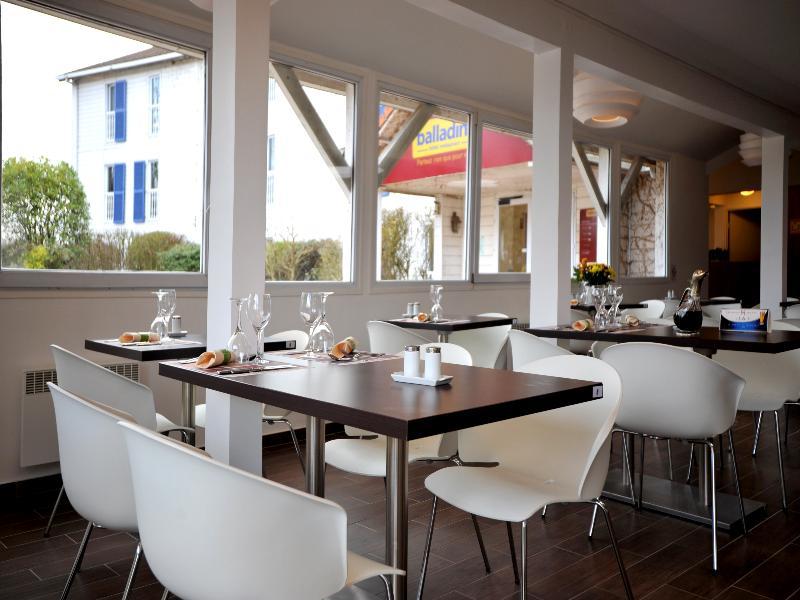 Enzo Hotels Trappes By Kyriad Direct Eksteriør billede