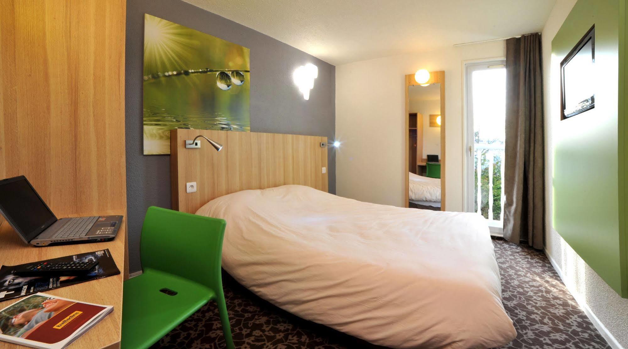 Enzo Hotels Trappes By Kyriad Direct Eksteriør billede