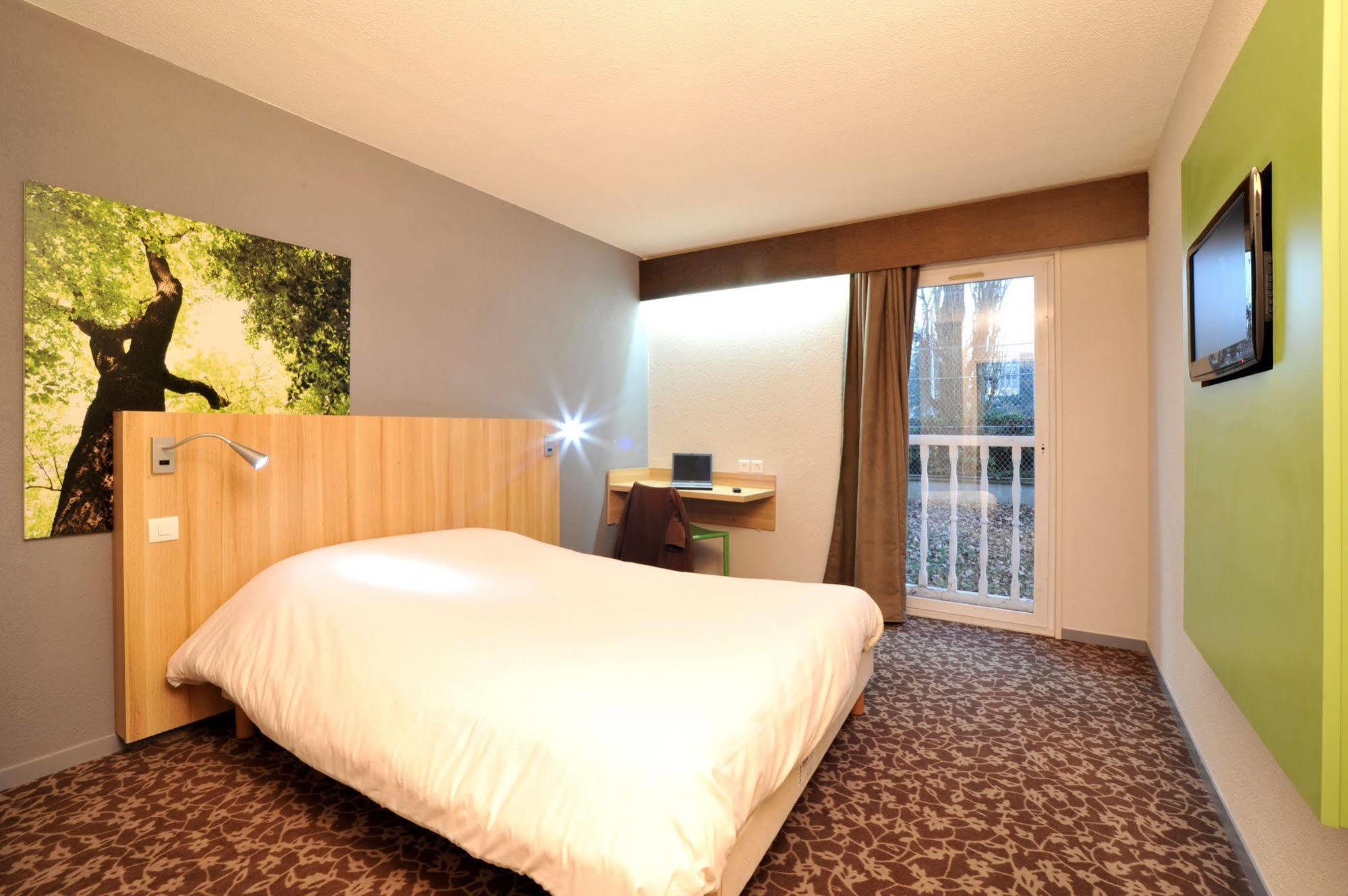 Enzo Hotels Trappes By Kyriad Direct Eksteriør billede