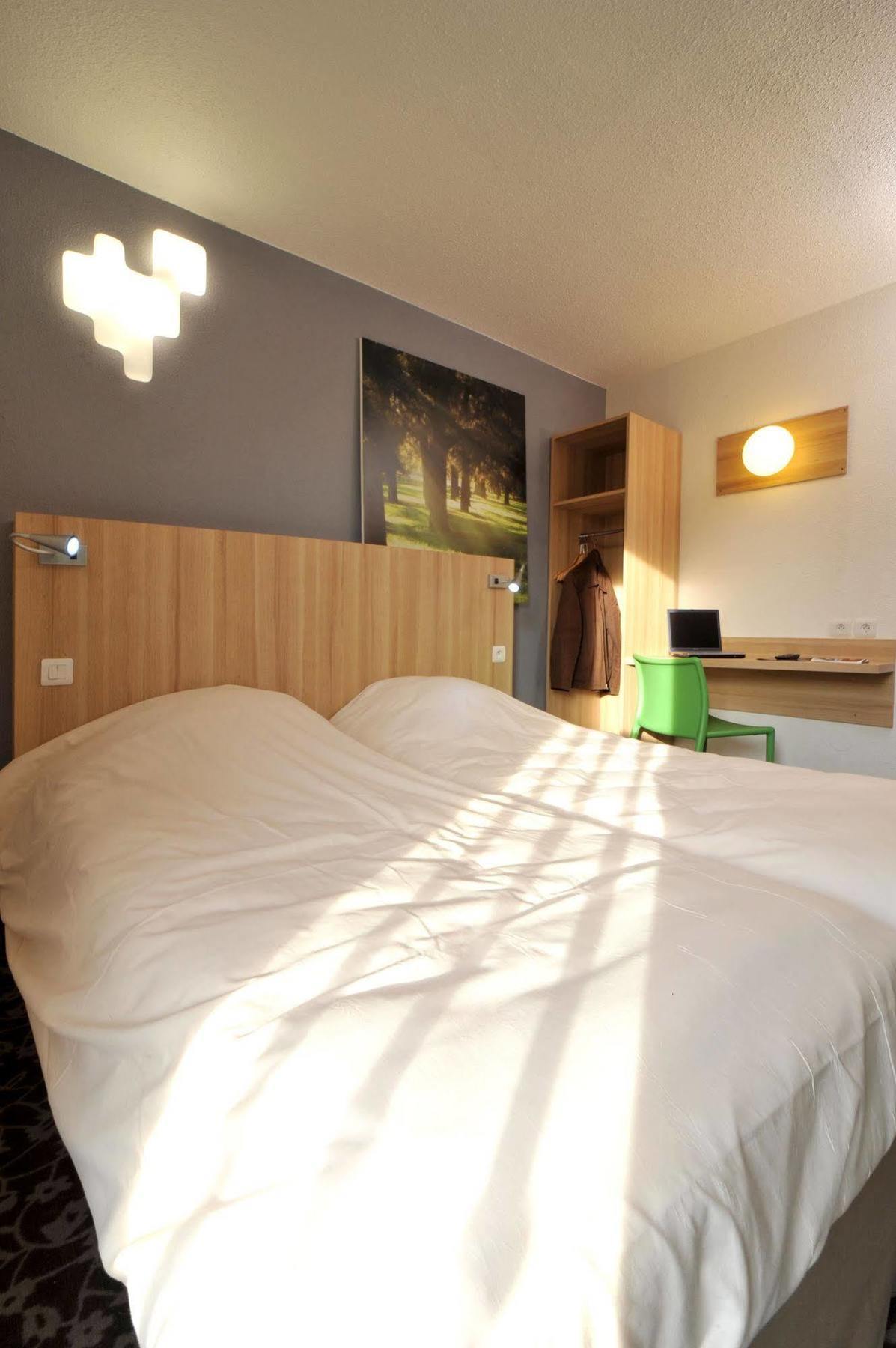 Enzo Hotels Trappes By Kyriad Direct Eksteriør billede