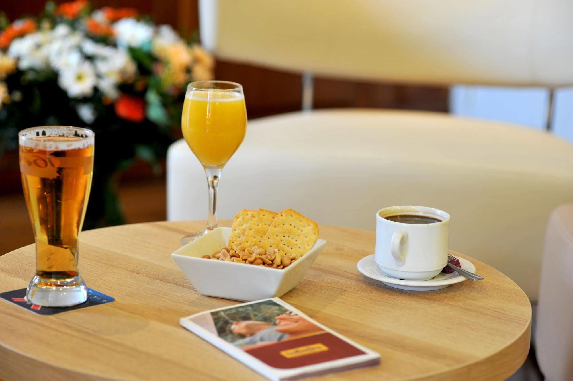 Enzo Hotels Trappes By Kyriad Direct Eksteriør billede