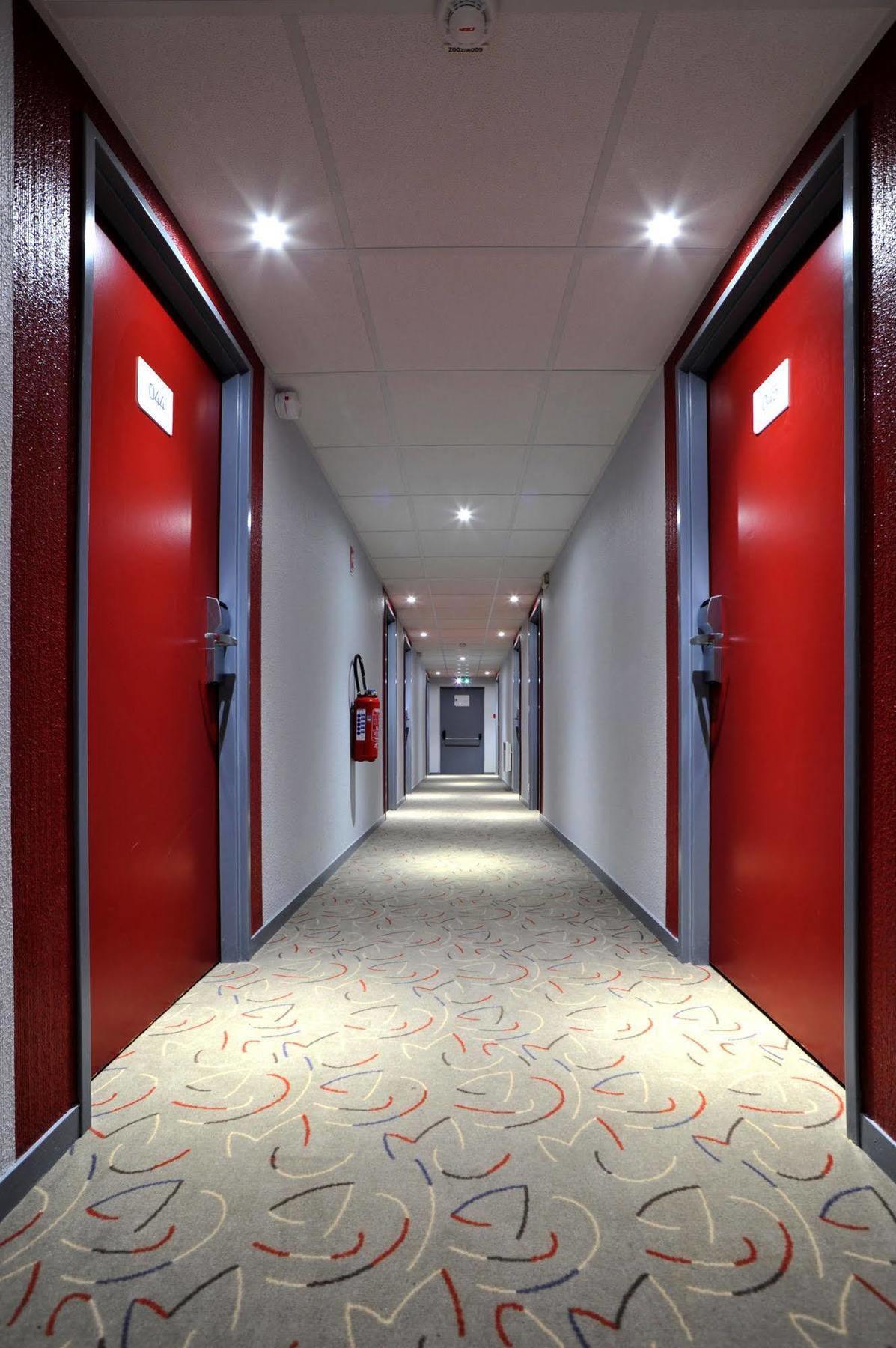 Enzo Hotels Trappes By Kyriad Direct Eksteriør billede